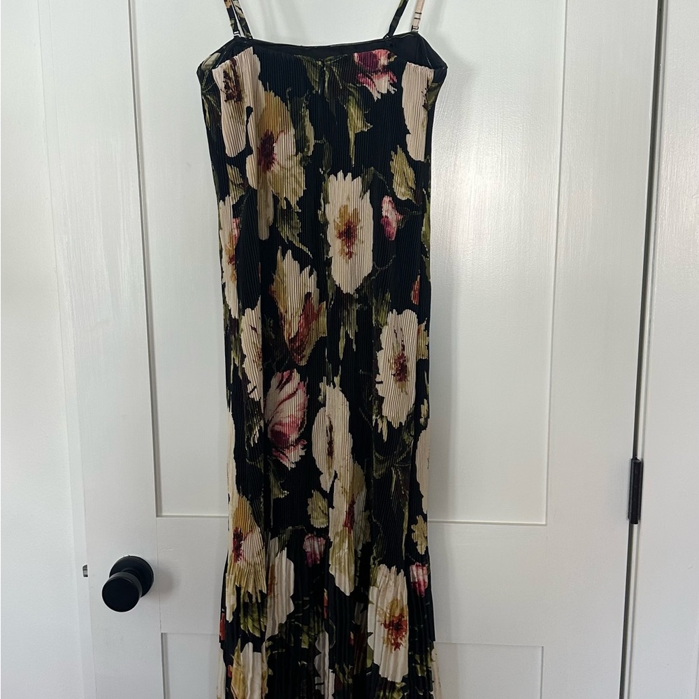 Abercrombie & Fitch Giselle Pleat Release Midi Dress - Picture 2 of 3